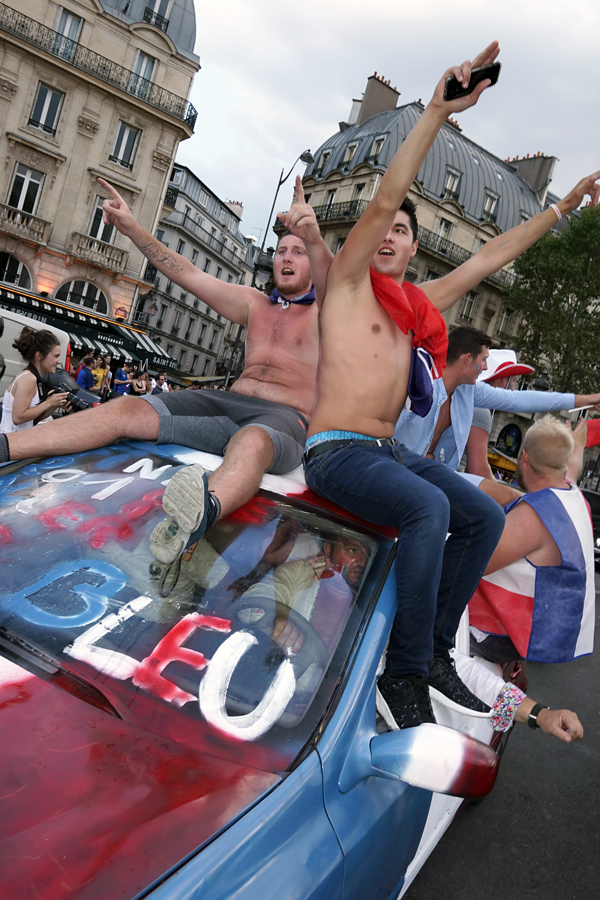 Paris - Victoire de la Coupe du monde de football - Place Saint-Michel 15-07-2018 #-204