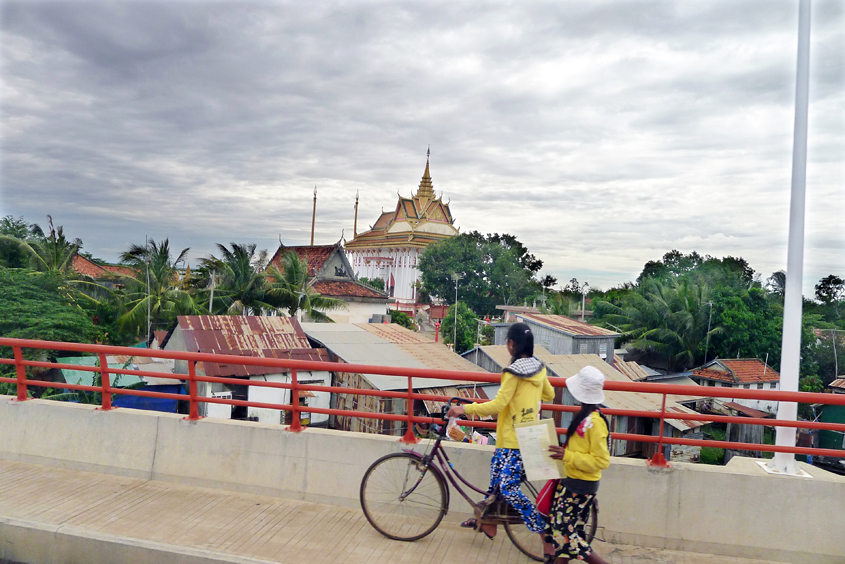 Cambodia - Road between Phnom Penh and Siem Reap 08-09-2011 #03