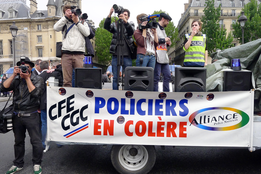 Paris - Manifestation des policiers - Pont St-Michel 11-05-2012 #15
