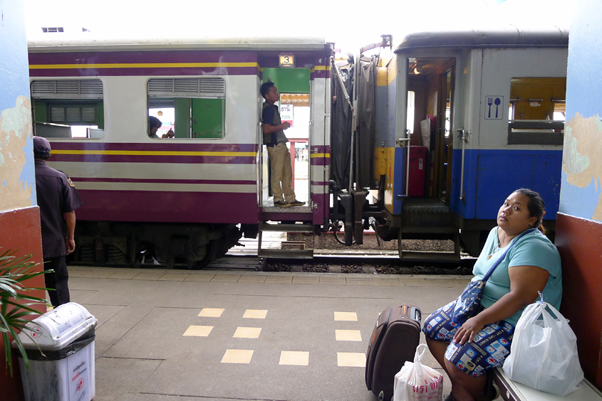 Thailand - Surat Thani railway station 20-09-2011 #37